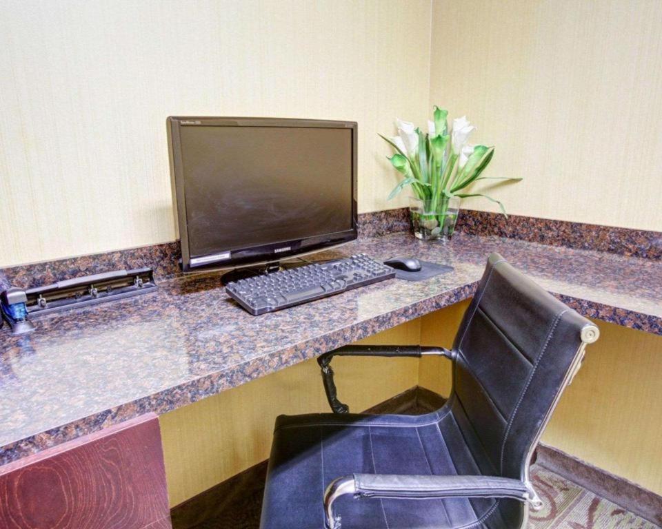 Comfort Inn & Suites Navasota Esterno foto