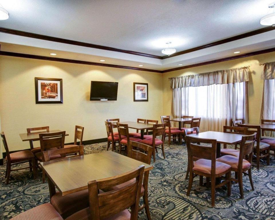 Comfort Inn & Suites Navasota Esterno foto